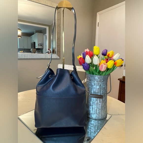 Gorgeous navy Nina Ricci bucket bag - Picture 3 of 16